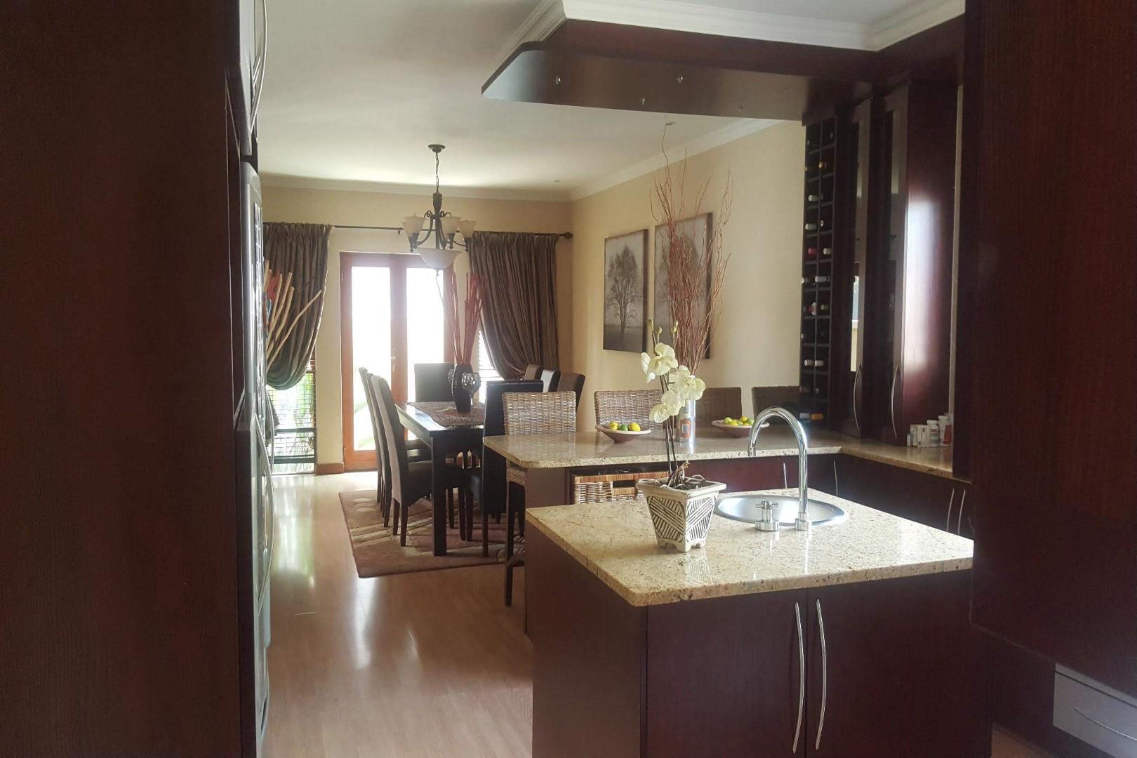 71422_KitchenDining.jpg
