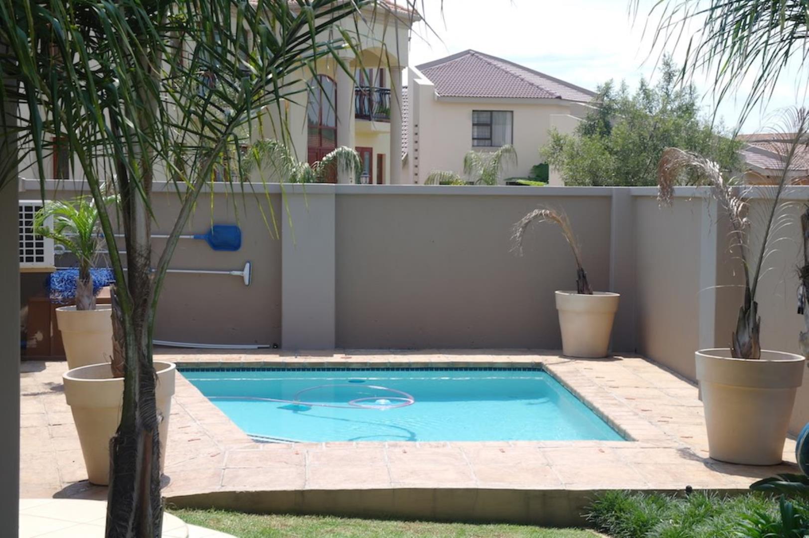 71422_PoolfrmPatio.jpg