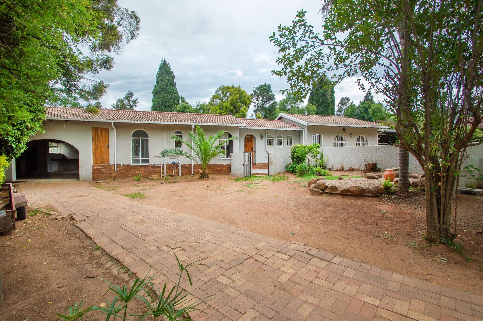 6 Bedroom House for Sale - Gauteng