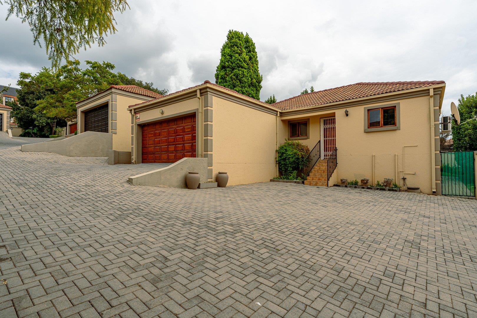 Townhouse for Sale in Featherbrooke Estate, Krugersdorp 710840