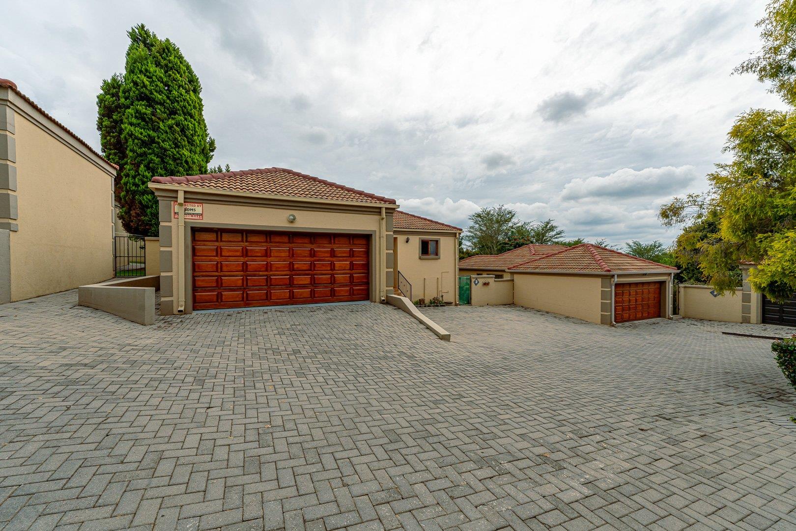 Townhouse for Sale in Featherbrooke Estate, Krugersdorp 710840