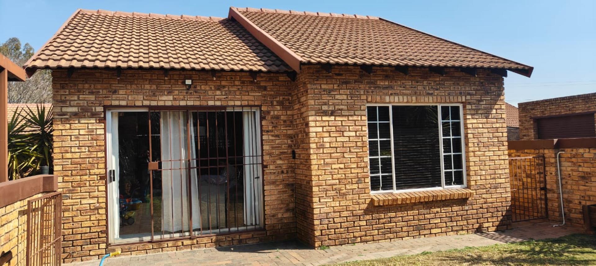2 Bedroom Townhouse for Sale - Gauteng