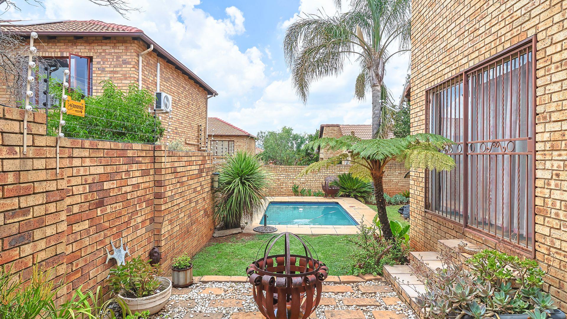 2 Bedroom Townhouse for Sale - Gauteng